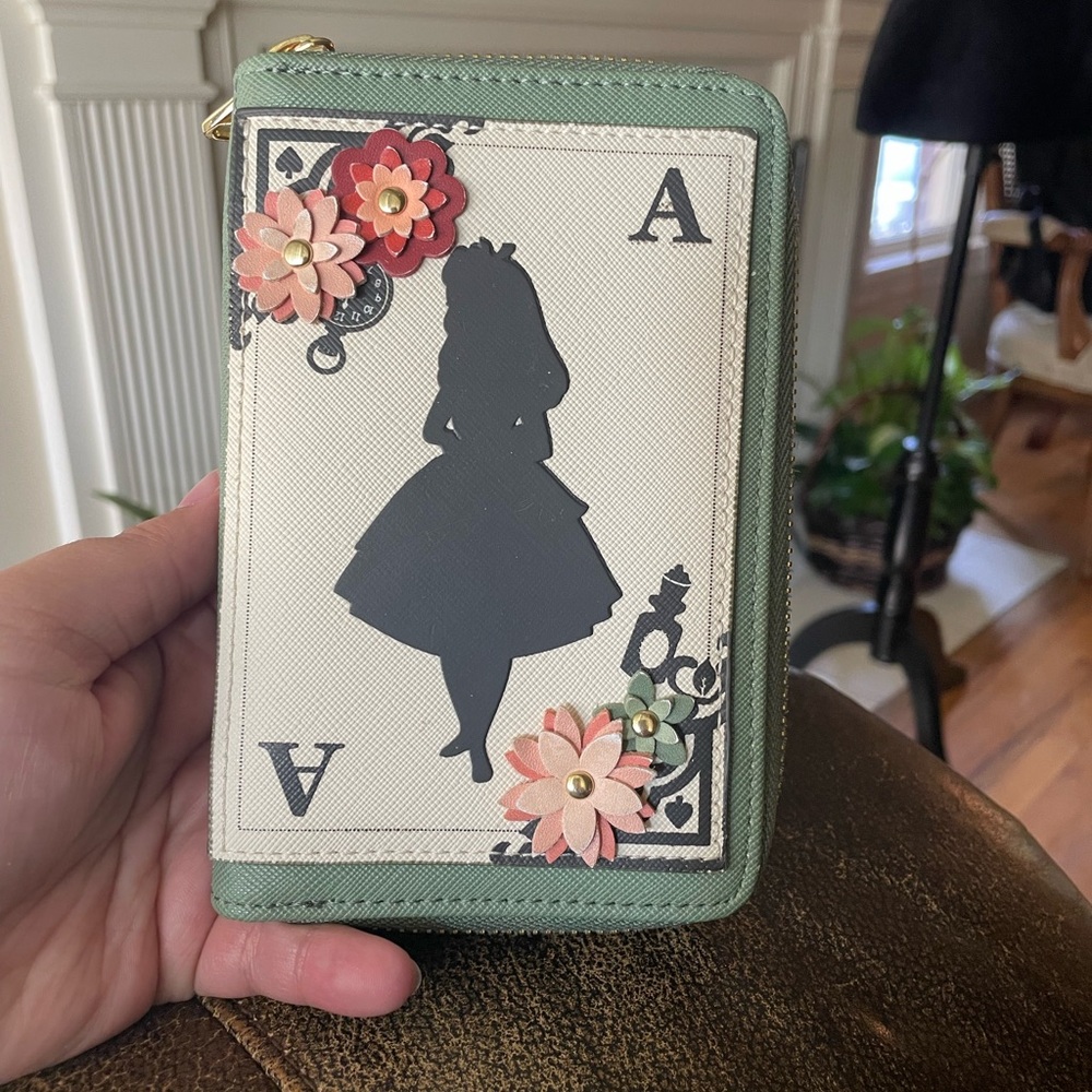 Loungefly || Disney Alice in Wonderland Wallet